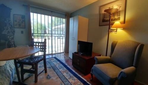 Room, Private Bathroom (King)