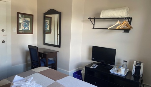 Economy Room, Shared Bathroom