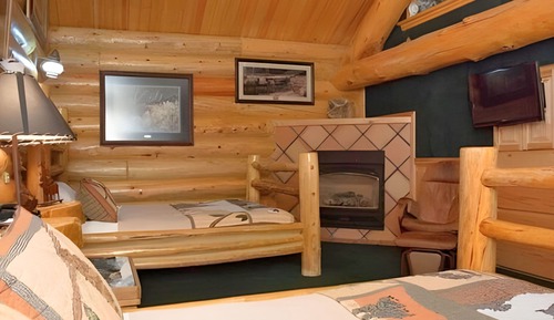 Deluxe Cabin, Ensuite (Yellowstone Series- 1)
