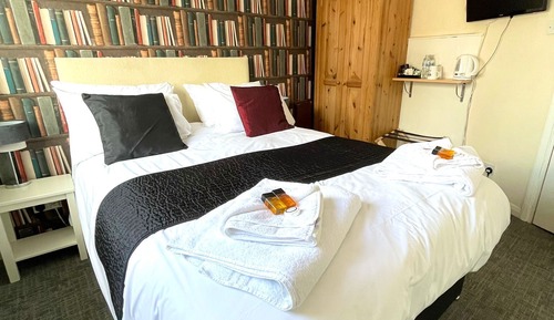 Double Room, Ensuite (Room 04)
