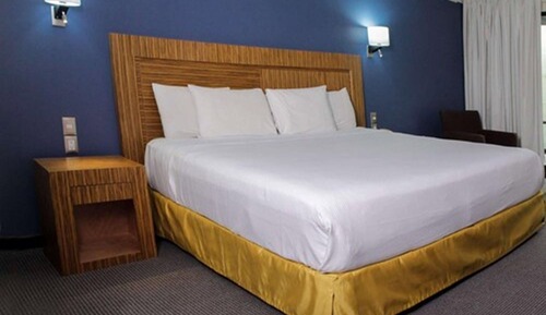 Room, 1 King Bed, Non Smoking, Garden View