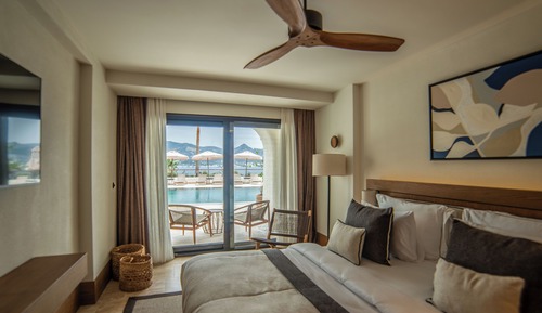 Poolside Suite