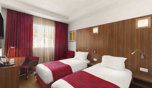 Room, 2 Twin Beds, Non Smoking, Poolside