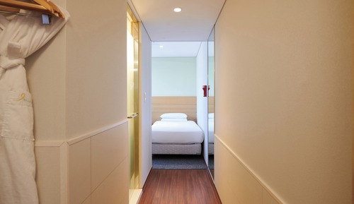 Single Room (1 Single Bed)