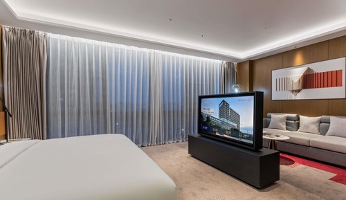 Suite, 1 King Bed (Privilege)