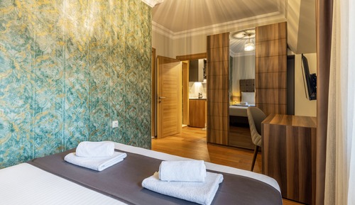 Deluxe Apartment, 3 Bedrooms, Pool Access