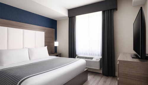 Suite, 1 King Bed, Non Smoking, Kitchen (with Sofabed)
