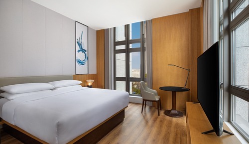 Room, 1 King Bed, Corner