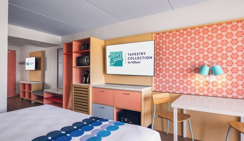 Room, Pool View (1 King Bed, 1 Queen Bed w/Twin bunk)