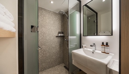 Room (STANDARD - Standard room (walk-in onl)