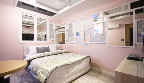 Room (Standard room (free use of Netflix in)