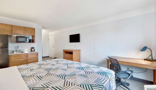 Standard Room, 1 Queen Bed, Non Smoking, Kitchenette