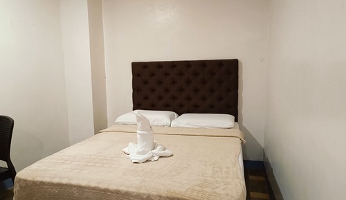 Basic Double Room, 1 Queen Bed