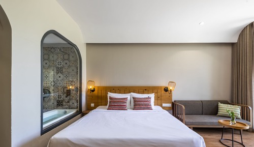 Design Suite, 1 King Bed, Patio, Garden View