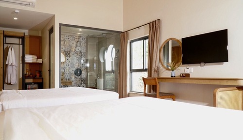 Family Quadruple Room, Lake View