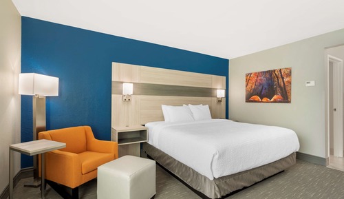 Standard Room, 1 King Bed, Non Smoking, Refrigerator & Microwave