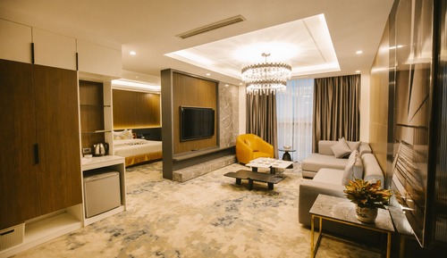 Grand Room, 1 King Bed, River View