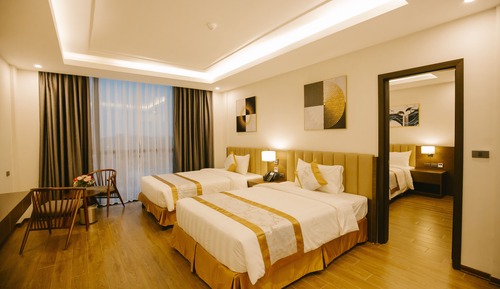 Family Room, Multiple Beds, Garden View