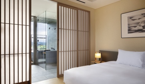 Four Bedroom Yotei Suite with Onsen and Tatami, Non Smoking