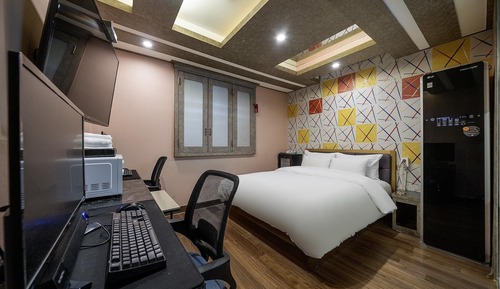 Room (Semi-private room (ACE bed/styler/mic)