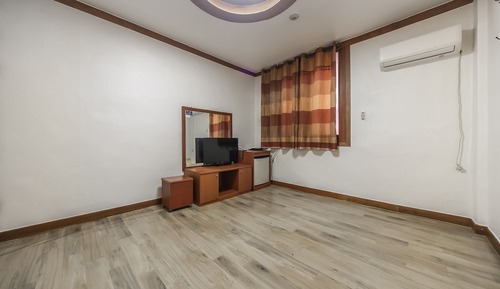 Room (Korean-style Ondol Room)
