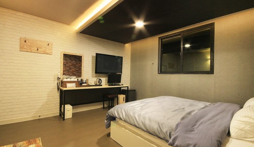 Room (Standard (Free breakfast box for 1 pe)