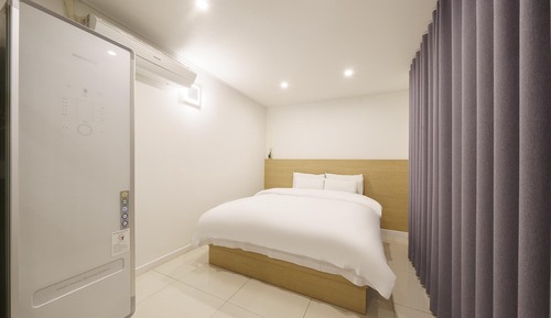 Room (Suite Family (non-smoking massage cha)