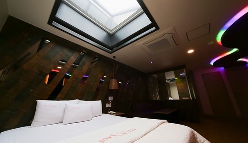 Room (Special room-sky opening room/air pur)
