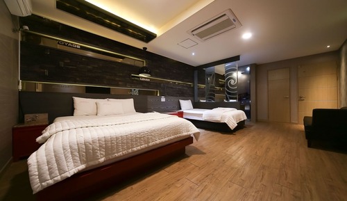 Room (Twinbed-air purifier (double + single)