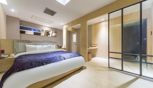 Room (Suite (Korean breakfast free Netflix )