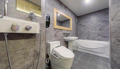 Room (Deluxe (Korean breakfast free Netflix)