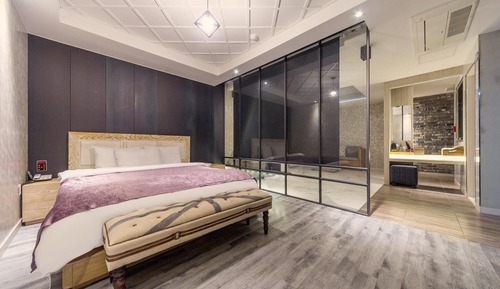 Room (Royal Suite B (Karaoke Room Sky Room )