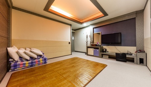 Room (Korean-style room (hot spring water a)