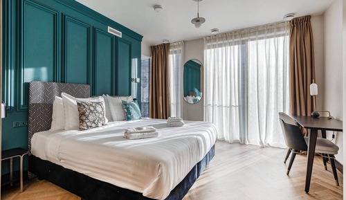 Studio, 1 King Bed, Non Smoking, Kitchen