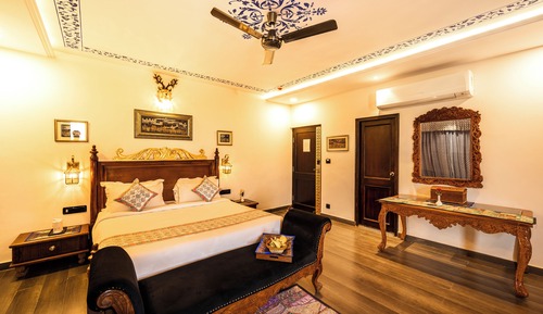 Royal Suite with Bathtub