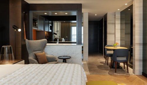 Deluxe Studio, 1 King Bed, Non Smoking