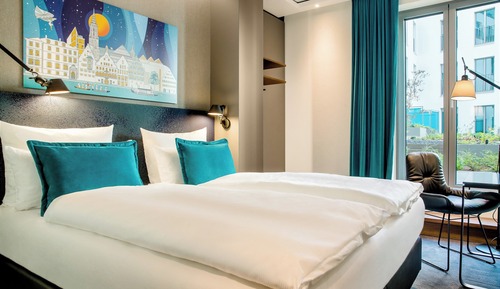 Comfort Room, 1 Queen Bed, City View (Comfortable)