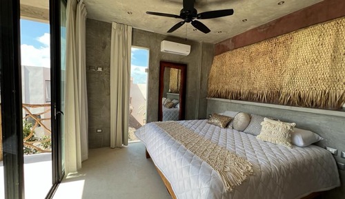 Private Deck & Tub Suite