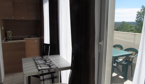 Deluxe Studio