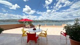 Apartment (Vini - direct by the sea and free par)