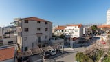 Apartment (Neven - comfortable & great location )