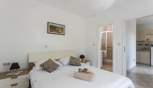 Apartment (Two Bedroom Apartment with Terrace)