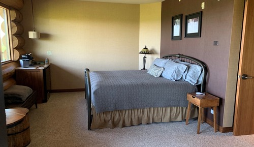 Trophy Lodge Queen Suite