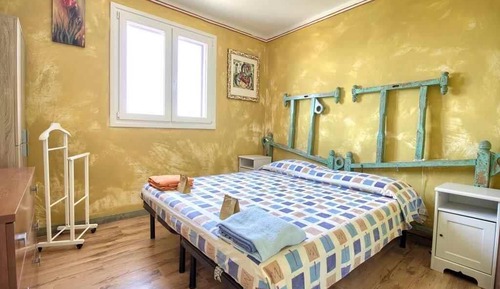 Studio (2 Bedrooms)