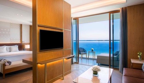 Deluxe Suite, 1 King Bed, Sea View