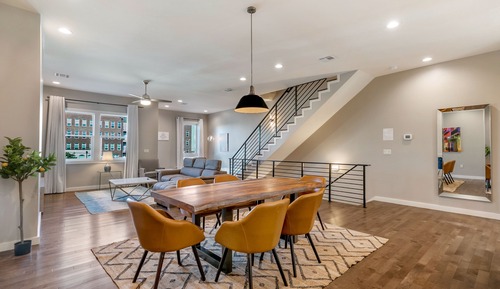 Comfort Townhome, 4 Bedrooms, Balcony