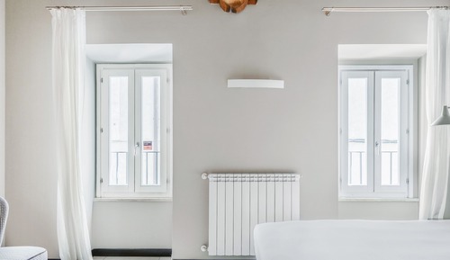L 1 Bedroom Apartment, Sofa Bed, Bathtub