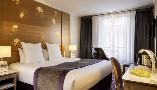 Romantic Room with Invalides View