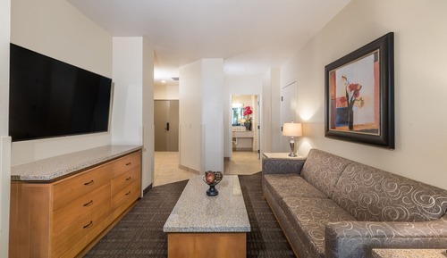 Luxury Suite, 1 King Bed, Balcony, Mountain View