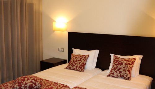 Twin Room (1)